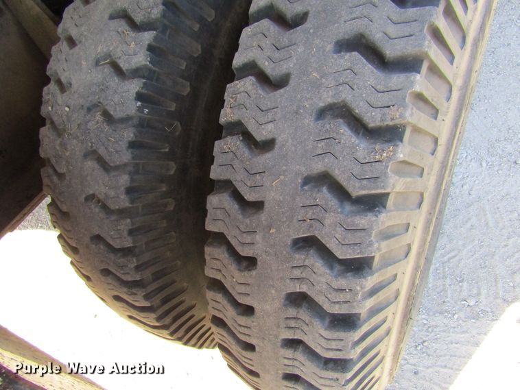 image for item GQ9085 1994 John Deere 595D  rubber tire excavator