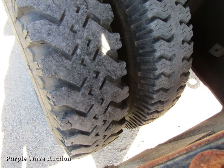 image for item GQ9085 1994 John Deere 595D  rubber tire excavator