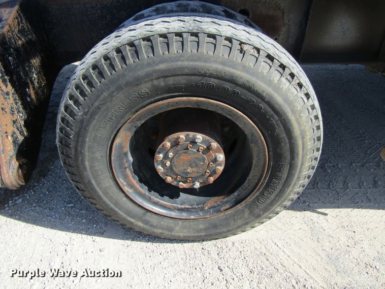 image for item GQ9085 1994 John Deere 595D  rubber tire excavator