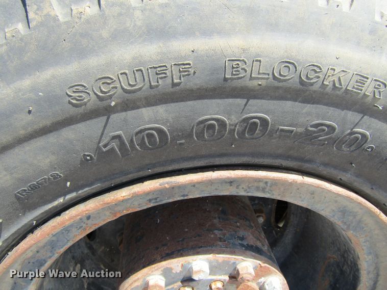 image for item GQ9085 1994 John Deere 595D  rubber tire excavator