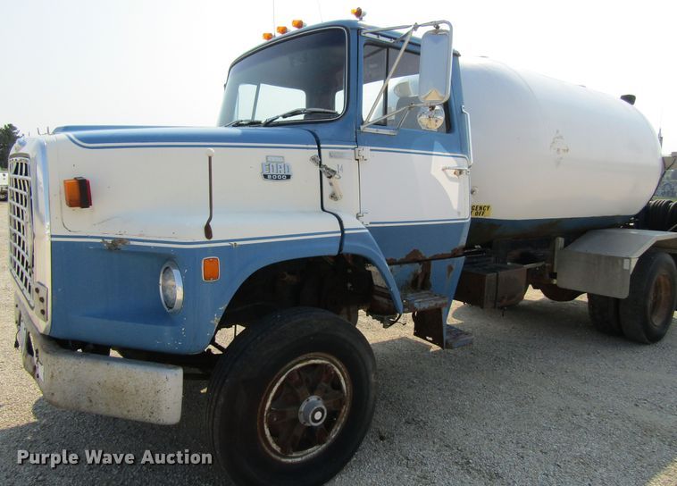 image for item GQ9093 1986 Ford L8000  propane delivery truck
