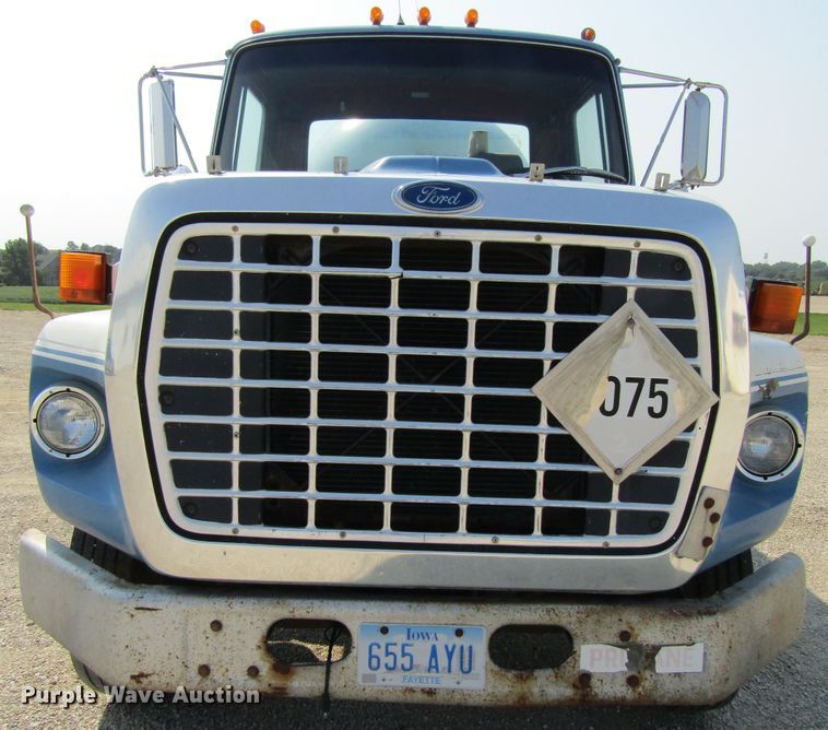 image for item GQ9093 1986 Ford L8000  propane delivery truck