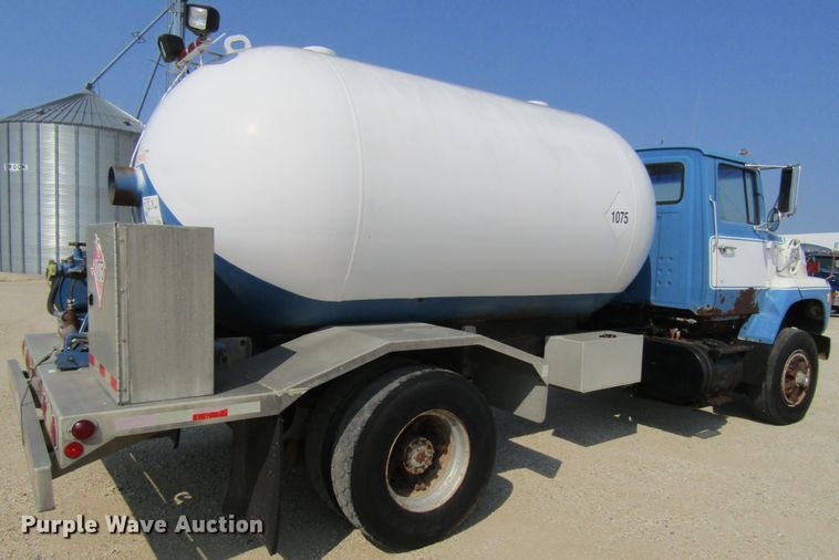 image for item GQ9093 1986 Ford L8000  propane delivery truck