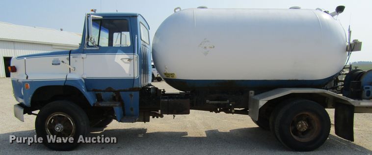 image for item GQ9093 1986 Ford L8000  propane delivery truck