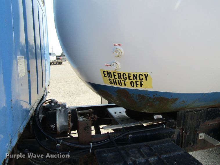 image for item GQ9093 1986 Ford L8000  propane delivery truck