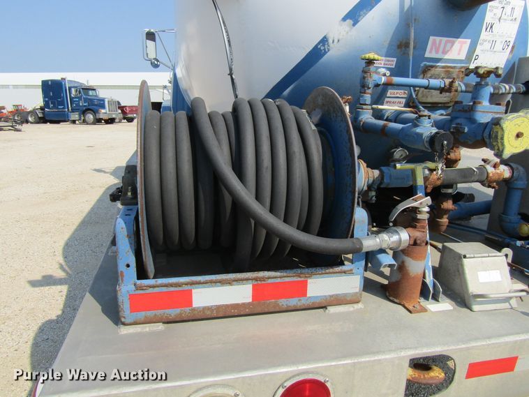 image for item GQ9093 1986 Ford L8000  propane delivery truck