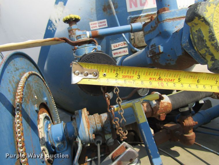 image for item GQ9093 1986 Ford L8000  propane delivery truck