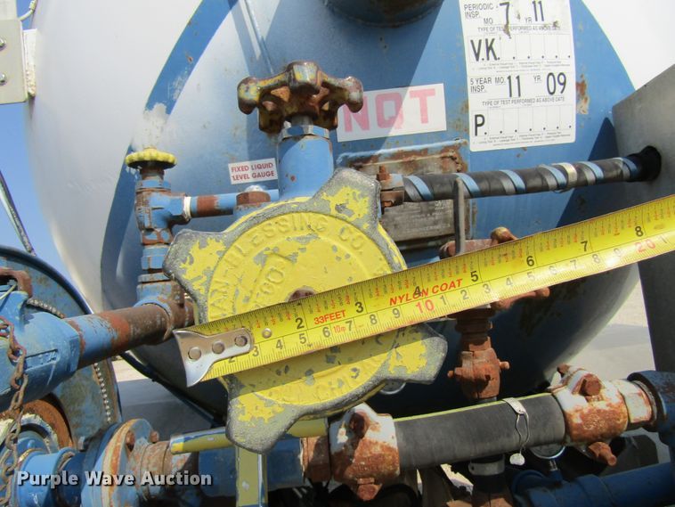 image for item GQ9093 1986 Ford L8000  propane delivery truck