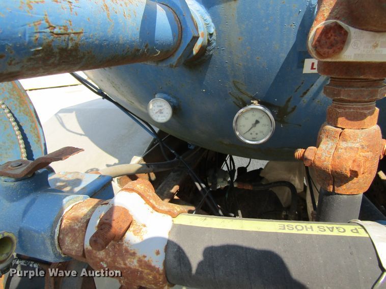 image for item GQ9093 1986 Ford L8000  propane delivery truck