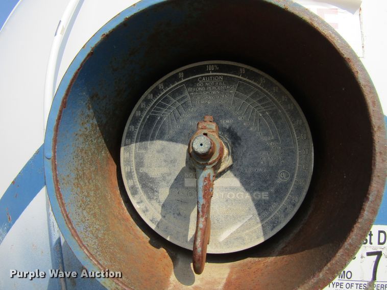 image for item GQ9093 1986 Ford L8000  propane delivery truck