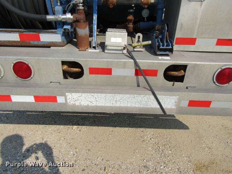 image for item GQ9093 1986 Ford L8000  propane delivery truck