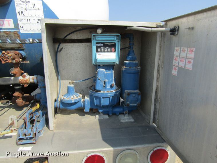 image for item GQ9093 1986 Ford L8000  propane delivery truck