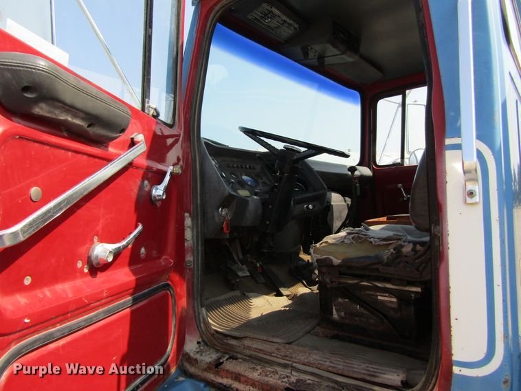 image for item GQ9093 1986 Ford L8000  propane delivery truck