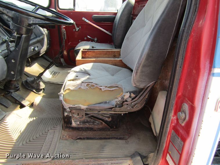 image for item GQ9093 1986 Ford L8000  propane delivery truck