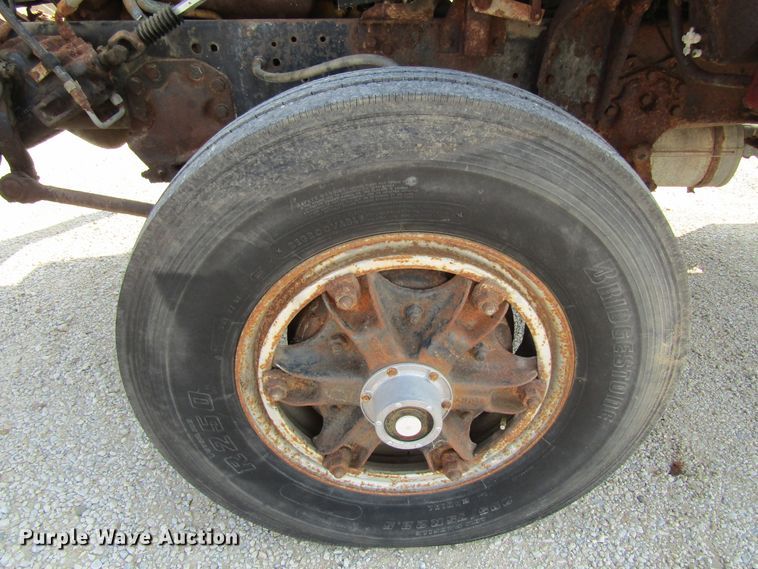 image for item GQ9093 1986 Ford L8000  propane delivery truck