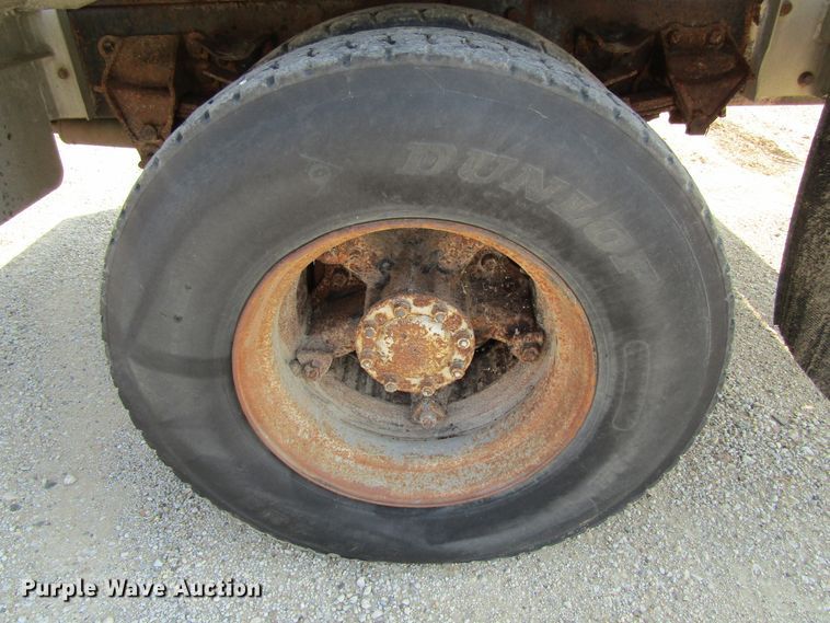 image for item GQ9093 1986 Ford L8000  propane delivery truck