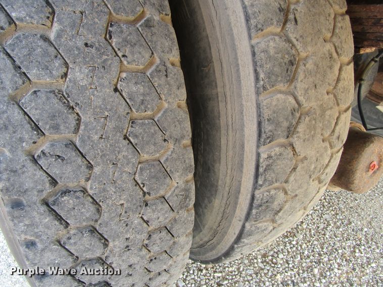 image for item GQ9093 1986 Ford L8000  propane delivery truck