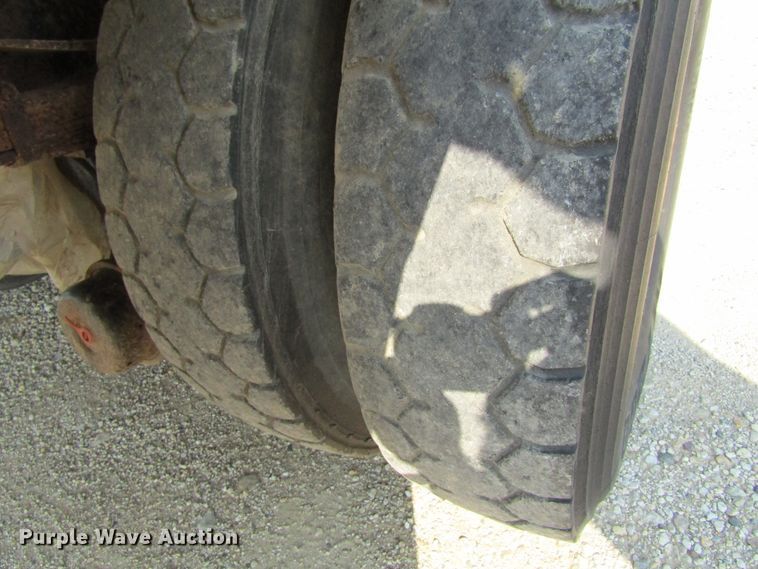 image for item GQ9093 1986 Ford L8000  propane delivery truck