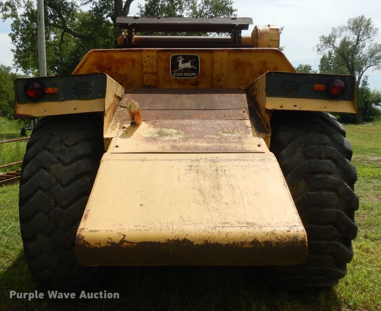 image for item HA9393 1980 John Deere 862  conventional scraper