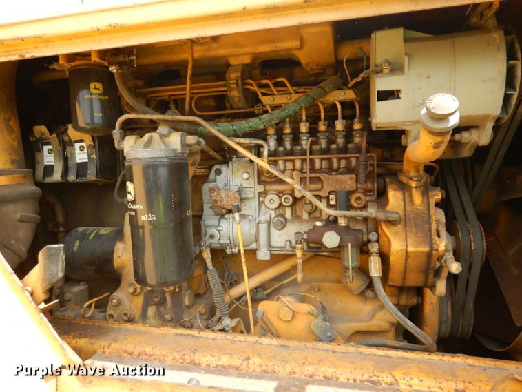 image for item HA9393 1980 John Deere 862  conventional scraper