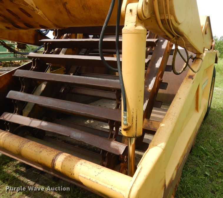 image for item HA9393 1980 John Deere 862  conventional scraper