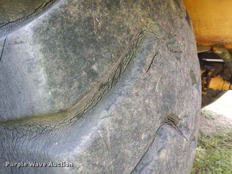 image for item HA9393 1980 John Deere 862  conventional scraper