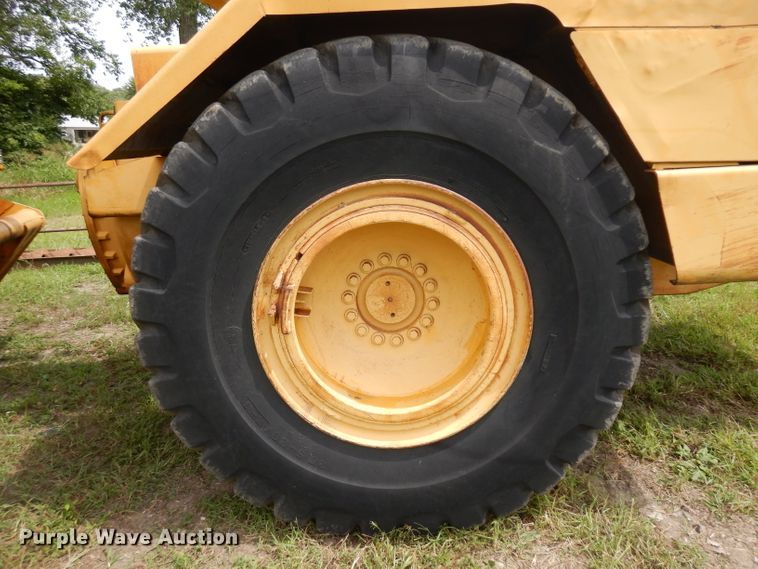 image for item HA9393 1980 John Deere 862  conventional scraper