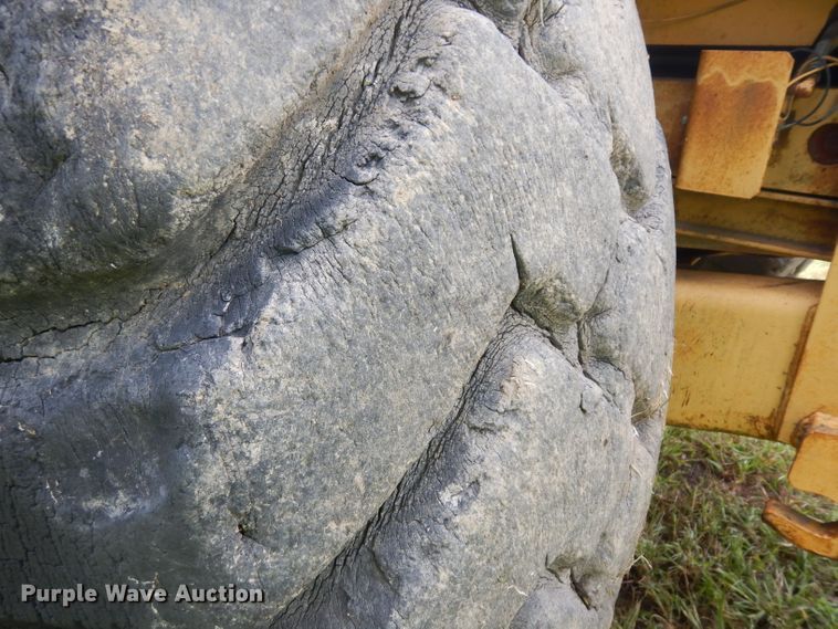 image for item HA9393 1980 John Deere 862  conventional scraper