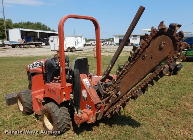 image for item HA9411 2004 Ditch Witch RT40  trencher