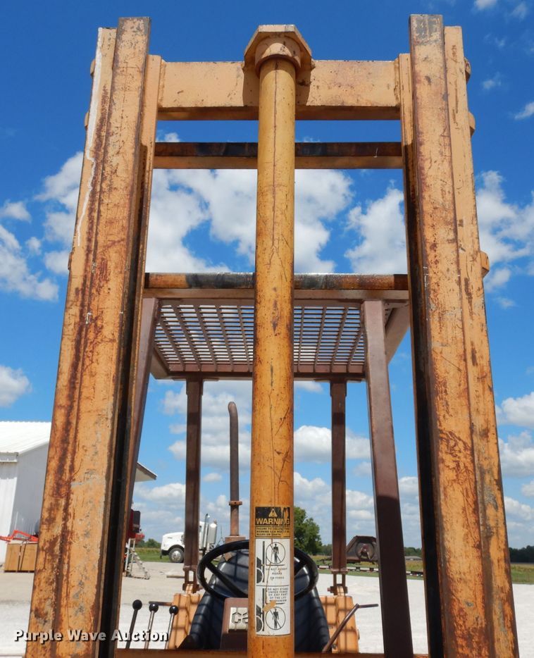 image for item HA9422 Case 586D  forklift