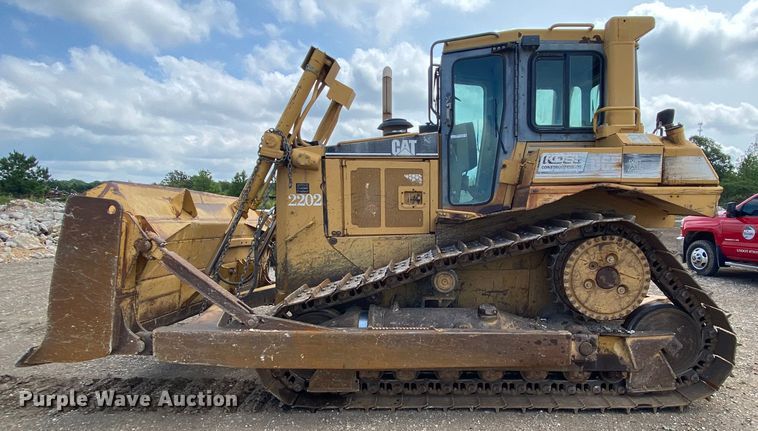 image for item HA9546 1998 Caterpillar D6R XL dozer