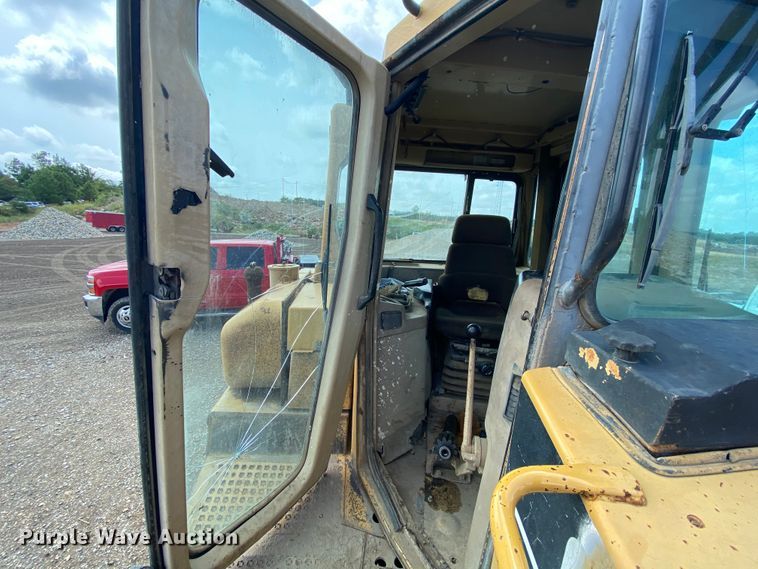 image for item HA9546 1998 Caterpillar D6R XL dozer