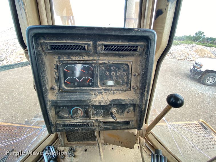 image for item HA9546 1998 Caterpillar D6R XL dozer