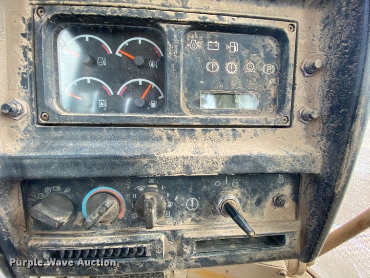 image for item HA9546 1998 Caterpillar D6R XL dozer