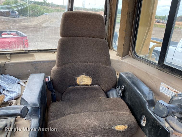 image for item HA9546 1998 Caterpillar D6R XL dozer