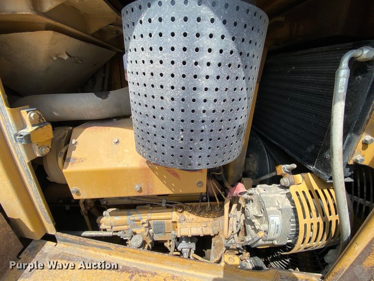 image for item HA9546 1998 Caterpillar D6R XL dozer