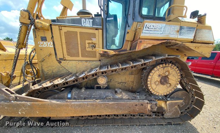 image for item HA9546 1998 Caterpillar D6R XL dozer