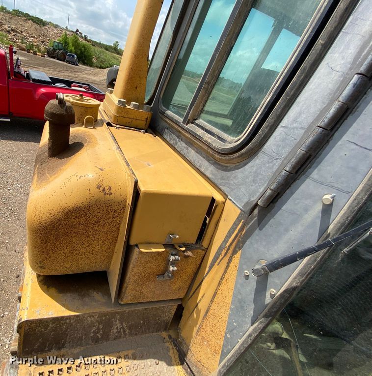 image for item HA9546 1998 Caterpillar D6R XL dozer