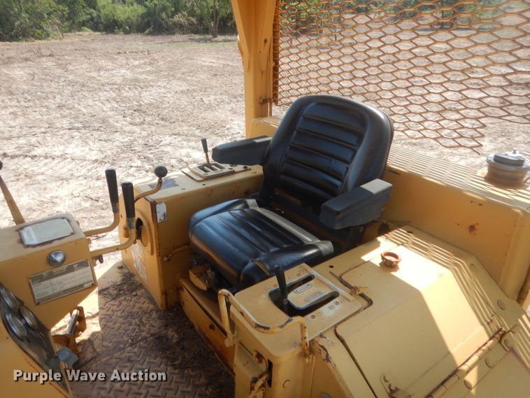 image for item HB9380 1993 Caterpillar D6E  dozer