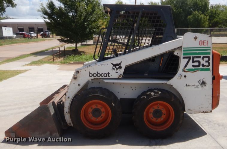 image for item HB9455 2000 Bobcat 753  skid steer loader