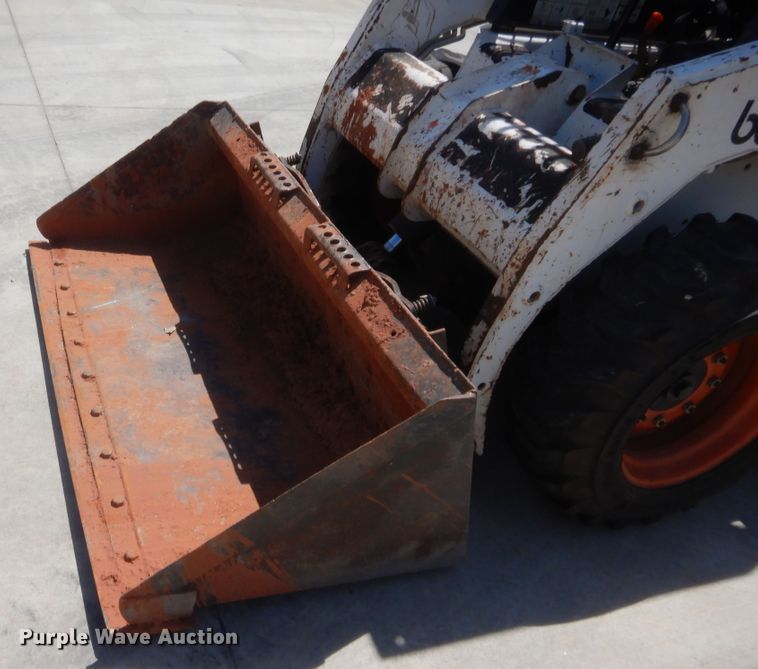 image for item HB9455 2000 Bobcat 753  skid steer loader