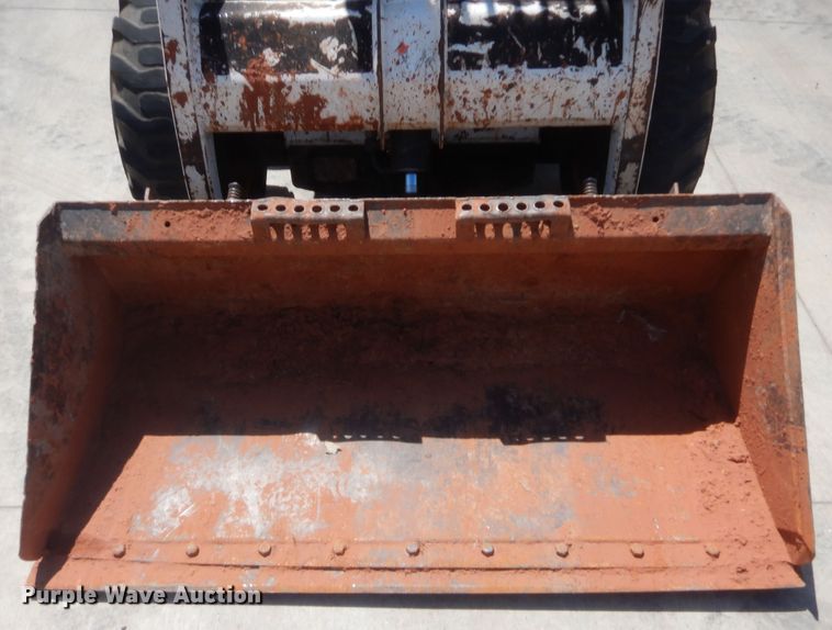 image for item HB9455 2000 Bobcat 753  skid steer loader