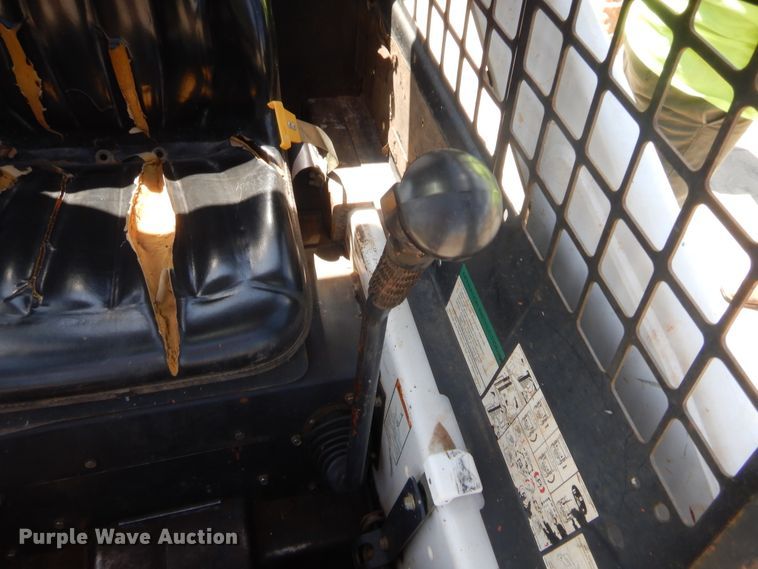 image for item HB9455 2000 Bobcat 753  skid steer loader