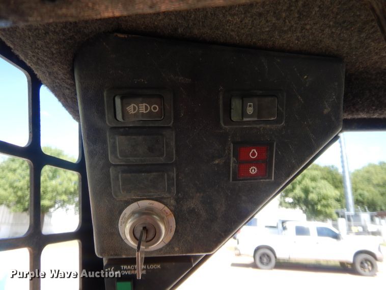 image for item HB9455 2000 Bobcat 753  skid steer loader