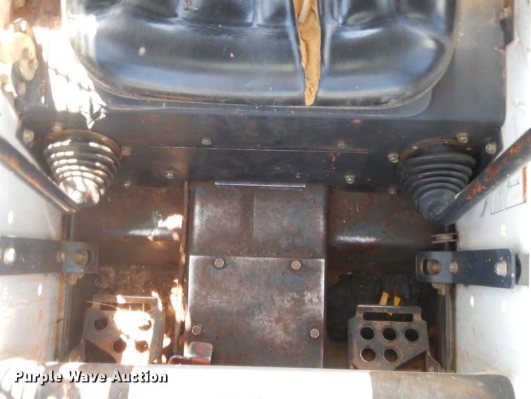 image for item HB9455 2000 Bobcat 753  skid steer loader