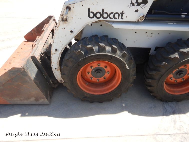 image for item HB9455 2000 Bobcat 753  skid steer loader