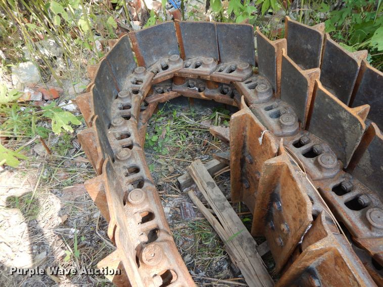 image for item HJ9540 (2) 24"W single grouser track pads