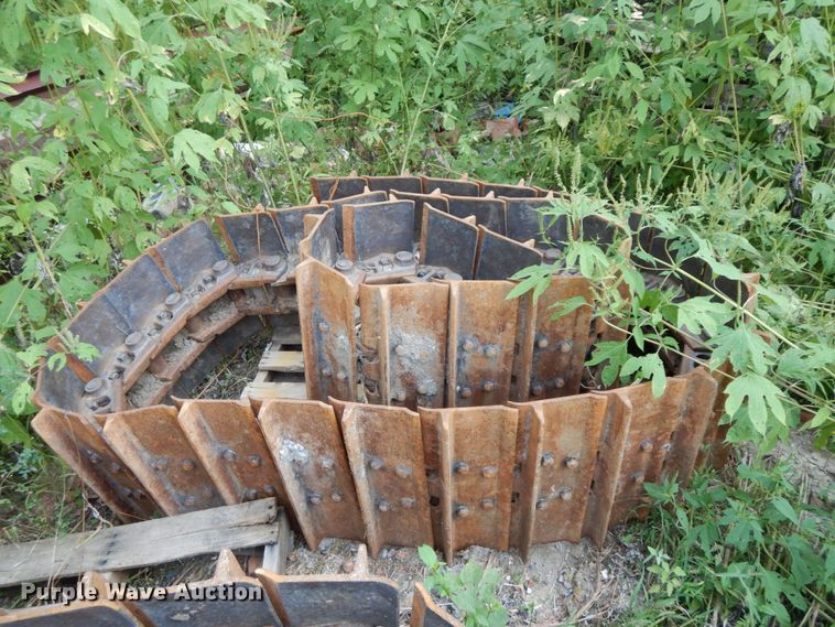 image for item HJ9540 (2) 24"W single grouser track pads