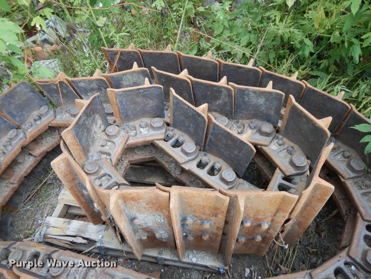 image for item HJ9540 (2) 24"W single grouser track pads