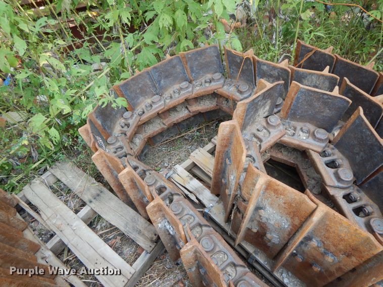 image for item HJ9540 (2) 24"W single grouser track pads